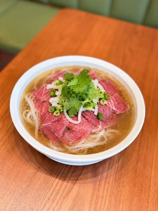 生牛肉粉 (Rare Beef Noodle)